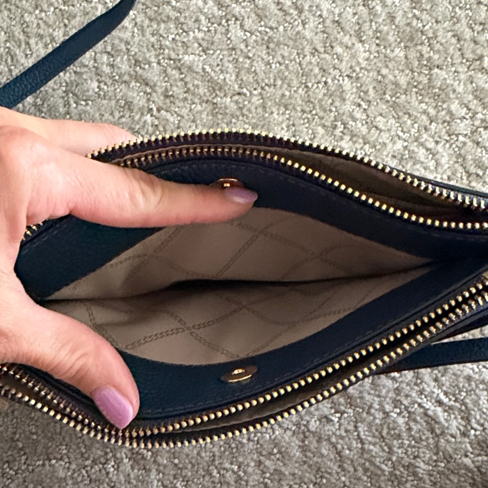 Michael Kors crossbody - Picture 8 of 11